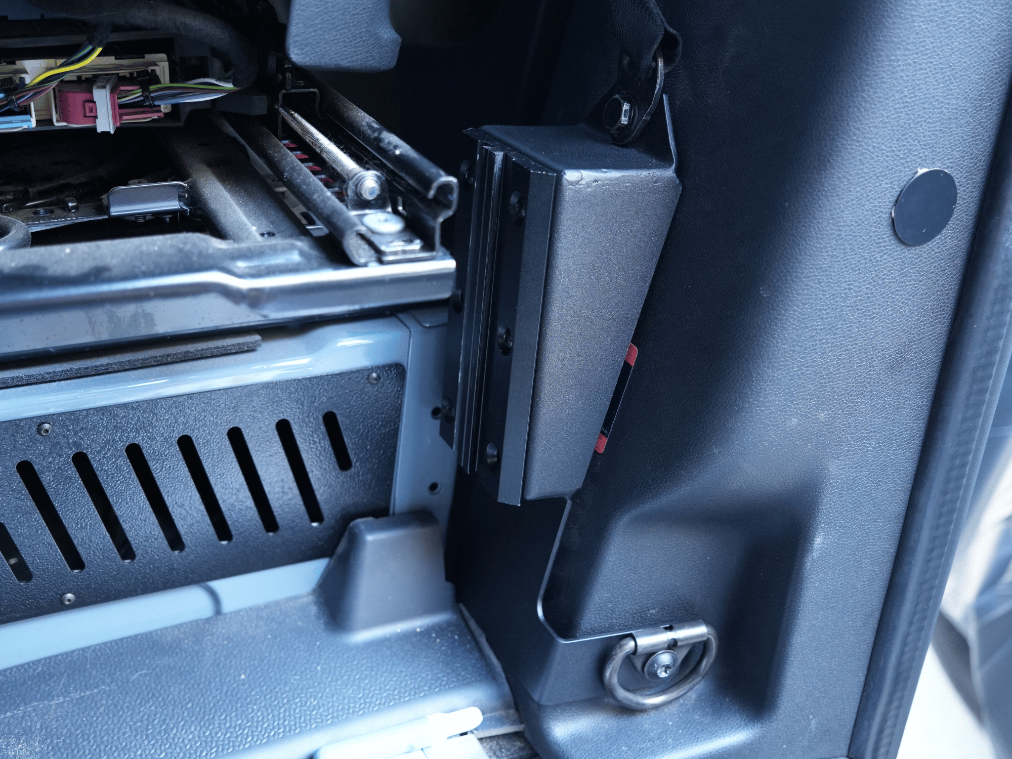 Sprinter Passenger Or Driver B-Pillar Table Adapter